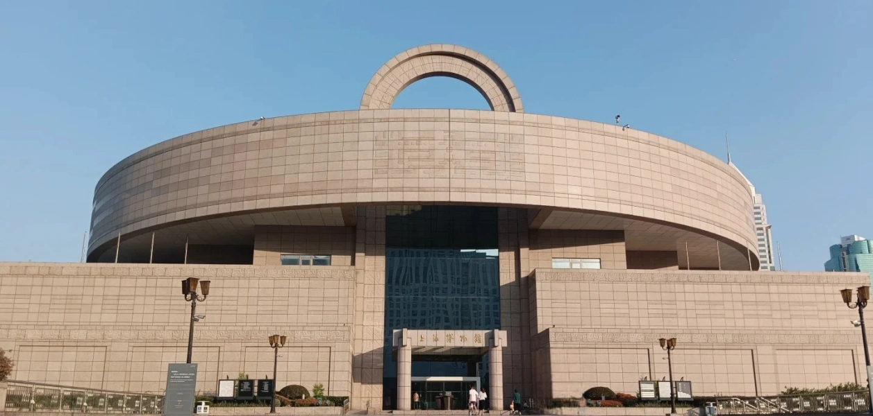 Round bronze-ding architecture of the Shanghai Museum