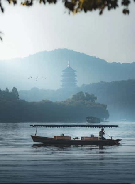 West Lake Hangzhou Travel Guide 2026 | Top Attractions & Visitor Tips