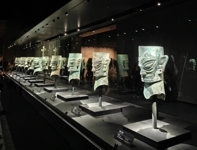 三星堆博物館展出的青銅人像面具