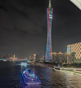 珠江夜遊船與廣州塔夜景