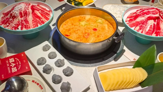 Кислый горячий котёл из заопоцзу (糟粕醋火锅)