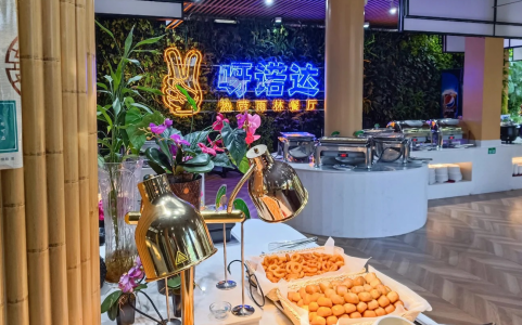 熱帶雨林餐廳自助餐區