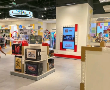 Brick Street shopping and dining at Shanghai Legoland Resort