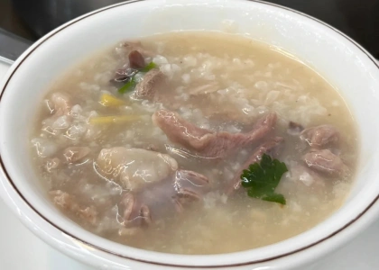 ข้าวต้มหมูรวมเครื่องในแบบจีน