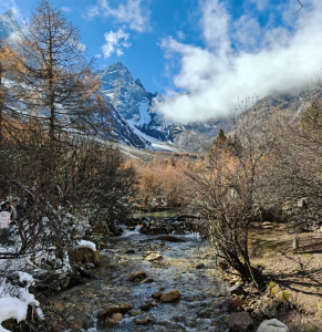 หินนกนางแอ่นในหุบเขาปี้เผิงโกว