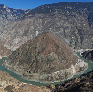 진사강 제1만의 장대한 협곡 풍경