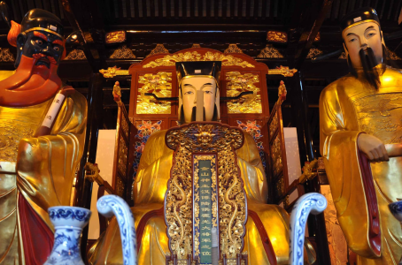 Statue of Huo Guang inside the main hall of the City God Temple of Shanghai