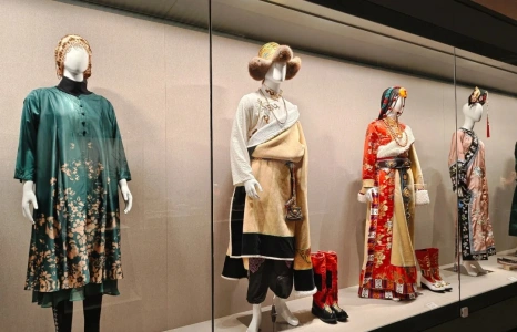 民俗館に展示された寧夏回族の伝統衣装