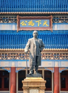 중산기념당 광장에 있는 쑨원 동상