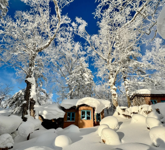 YaXue Station Ten-Mile Gallery winter landscape