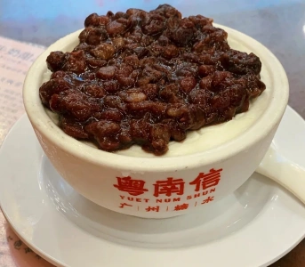 ของหวานนมสองชั้นใส่ถั่วแดงร้าน Nanxin ถนนเซียงเซียะจิว