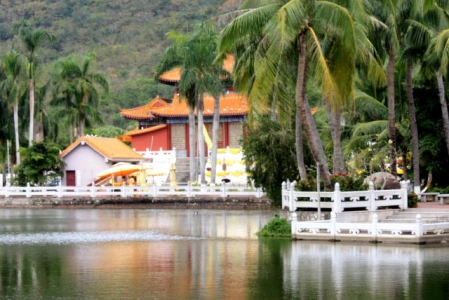 Cihang Pudu Garden with lakeside view