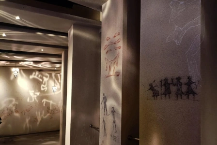 빛의 터널이 있는 디지털관