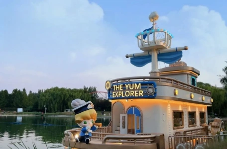 Lakeside area and DIMOO Yum Explorer at POPMART City Park