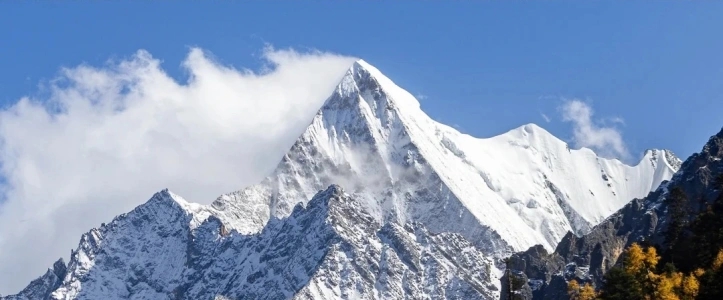 象徵力量的夏諾多吉雪峰