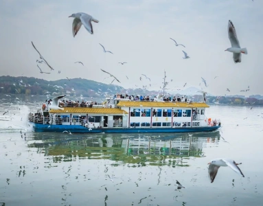 Taihu Lake Yuantouzhu Scenic Area sightseeing boat on Taihu Lake