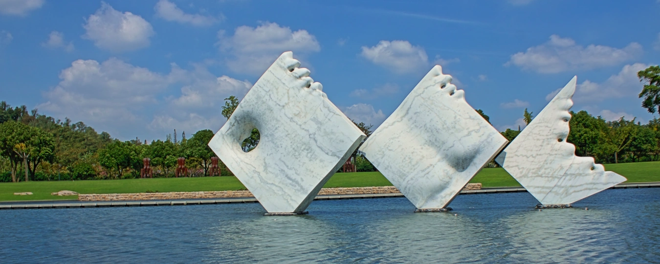 Парк скульптур у озера Юэху