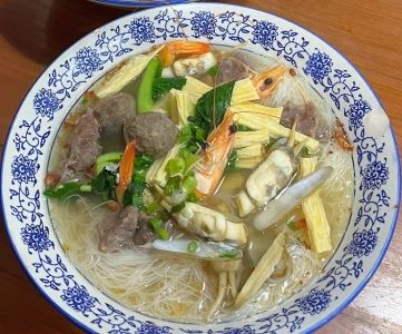 Lao Hua (Fuzhou Rice Noodles in Broth)