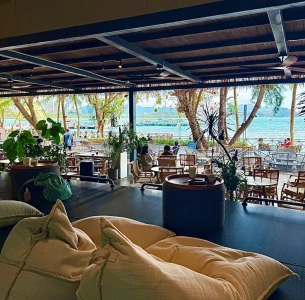 Cafe with ocean view seating at Dadonghai