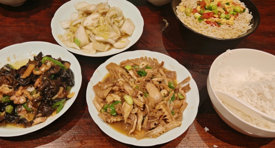 Local restaurant meal at Sanqing Mountain scenic area