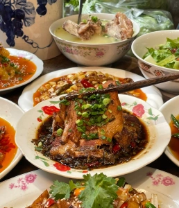 Guoqiang Beef Restaurant at Jiefangbei, famous for spicy Sichuan dishes