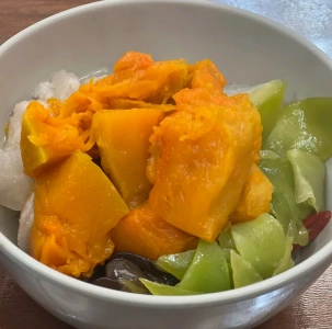 Vegetarian meal served at Dafo Zen Monastery in Mount Emei