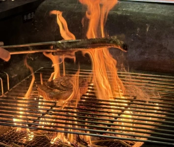 Straw-flamed barbecue grilling at Shanlitunli