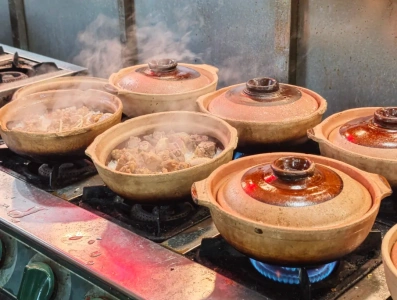ข้าวอบหม้อดินสไตล์ Shunde ใกล้วัดกวางเสี่ยว