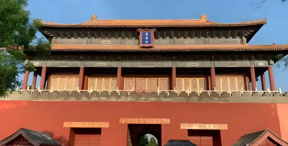 Восточные врата Дунхуа в Запретном городе