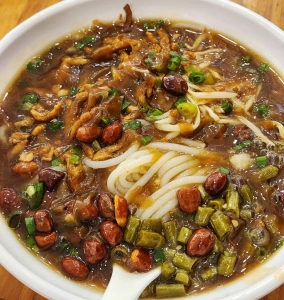 Хайнаньская рисовая лапша (海南粉)