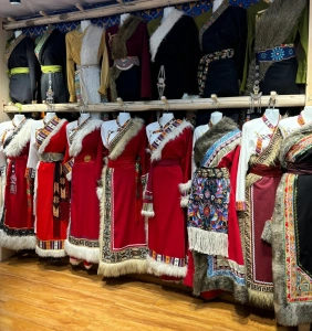 Traditional Tibetan costume and makeup