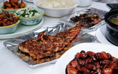 Grilled fish and local dishes at Yushifu restaurant near MuTianYu Great Wall