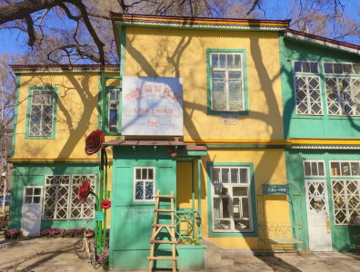 อาคารคาเฟ่สไตล์ยุโรปสีสันสดใส ONE บนซันไอส์แลนด์