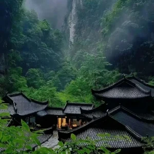 武隆天生三橋の峡谷に佇む伝統的な建築
