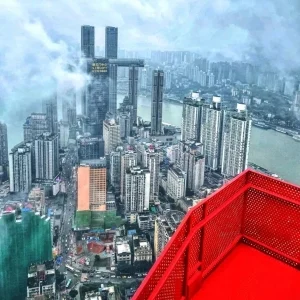 雲端視角俯瞰高樓林立的重慶市區